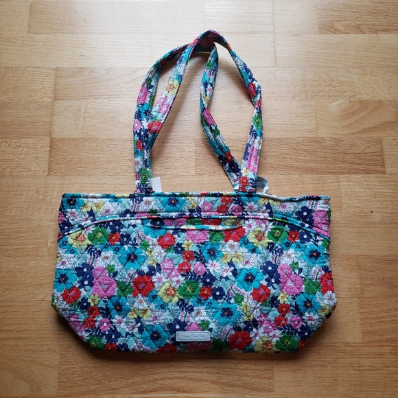 Vera Bradley Handbags - NWT Vera Bradley Mandy Bag